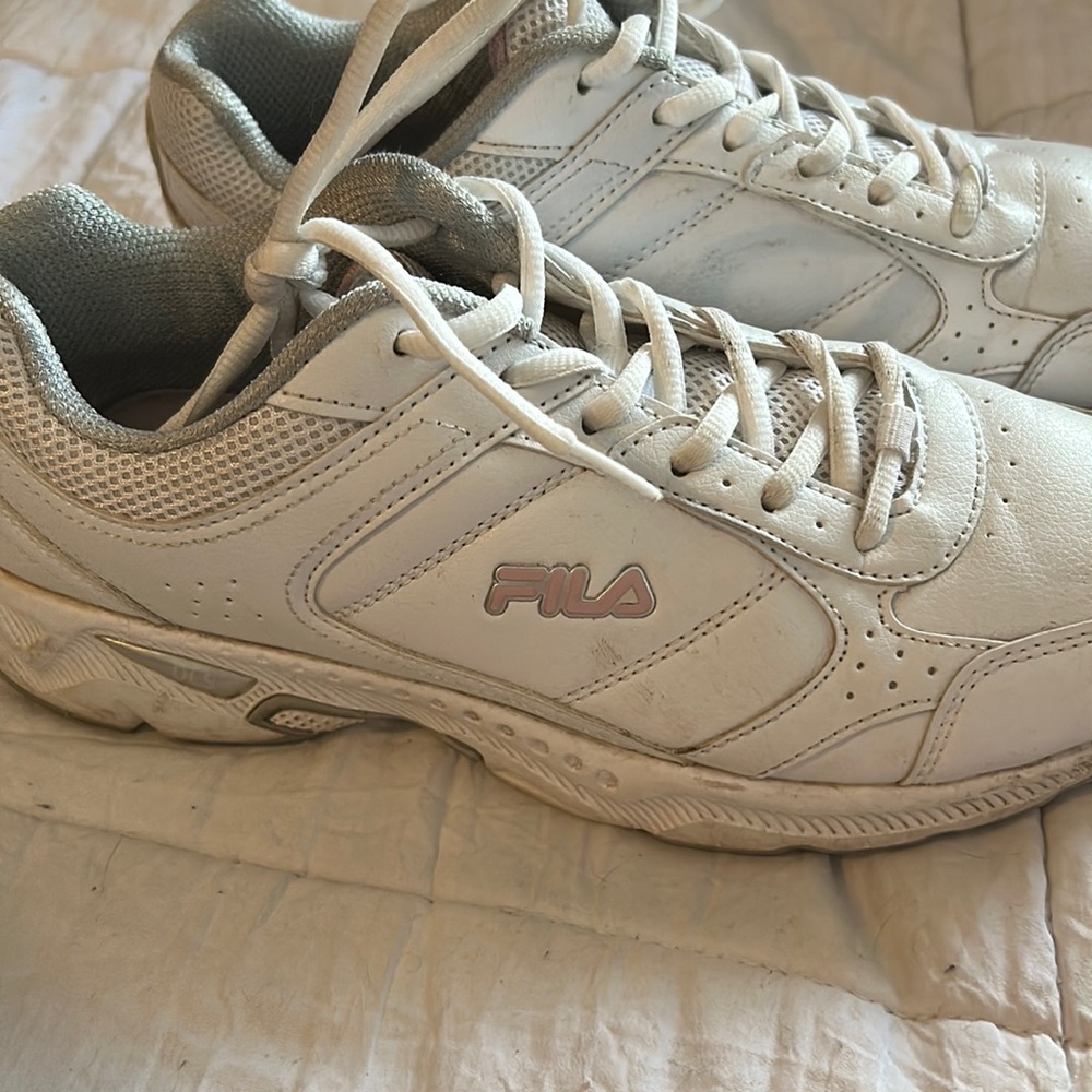 White and light pink logo Fila size 10